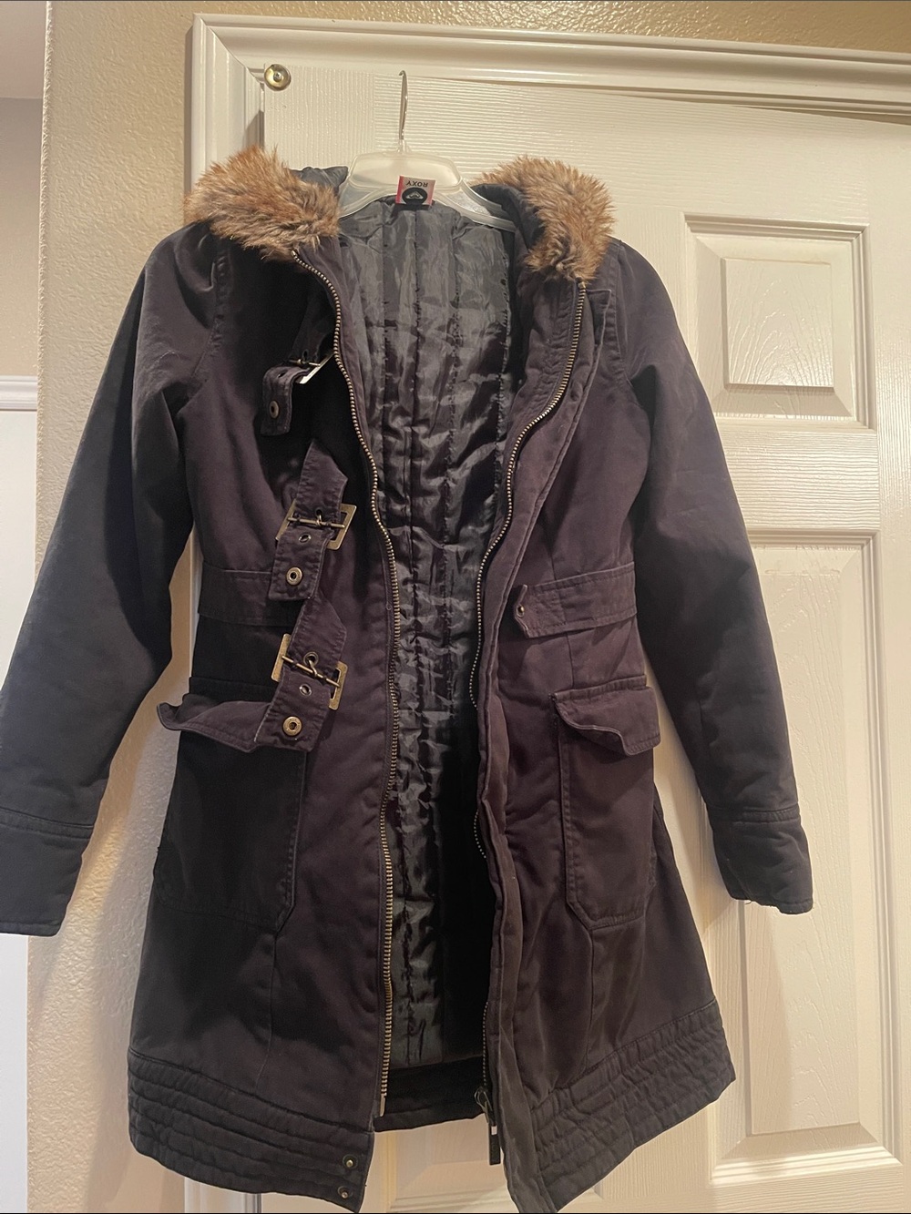 Roxy Women's black parka style jacket with Faux Fur Hood